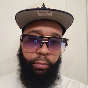 Meet your Posher, Dee